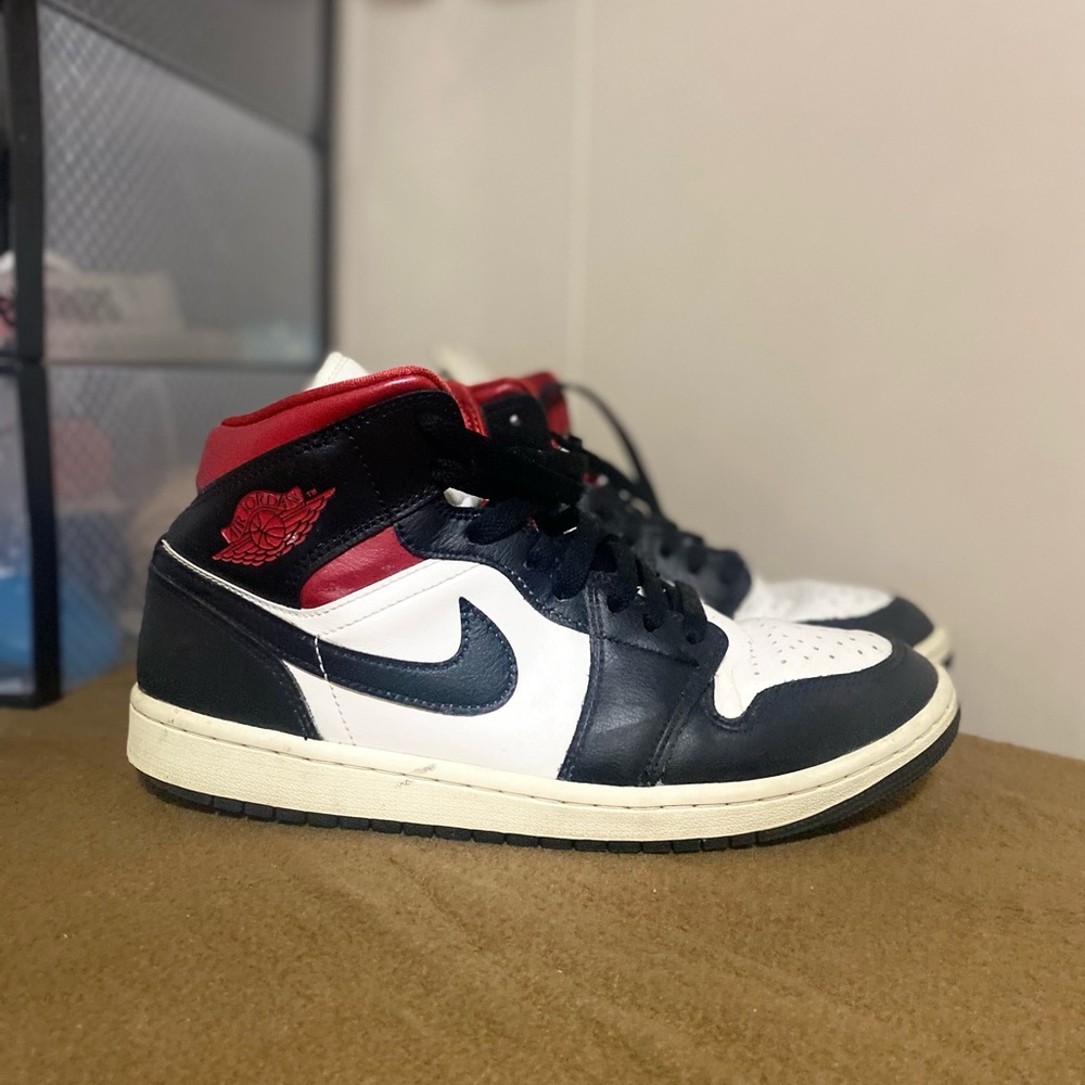 USED Jordan 1 High Tops “Gym Red”